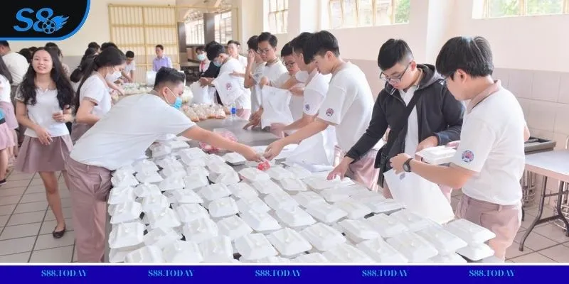 Những suất cơm thiện nguyện được chuẩn bị chu đáo và đầy dinh dưỡng